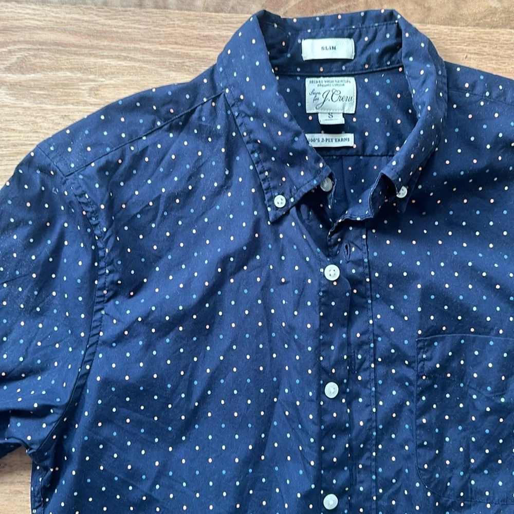 J Crew organic cotton Slim button down shirt men's sz Small. Navy with polkadots